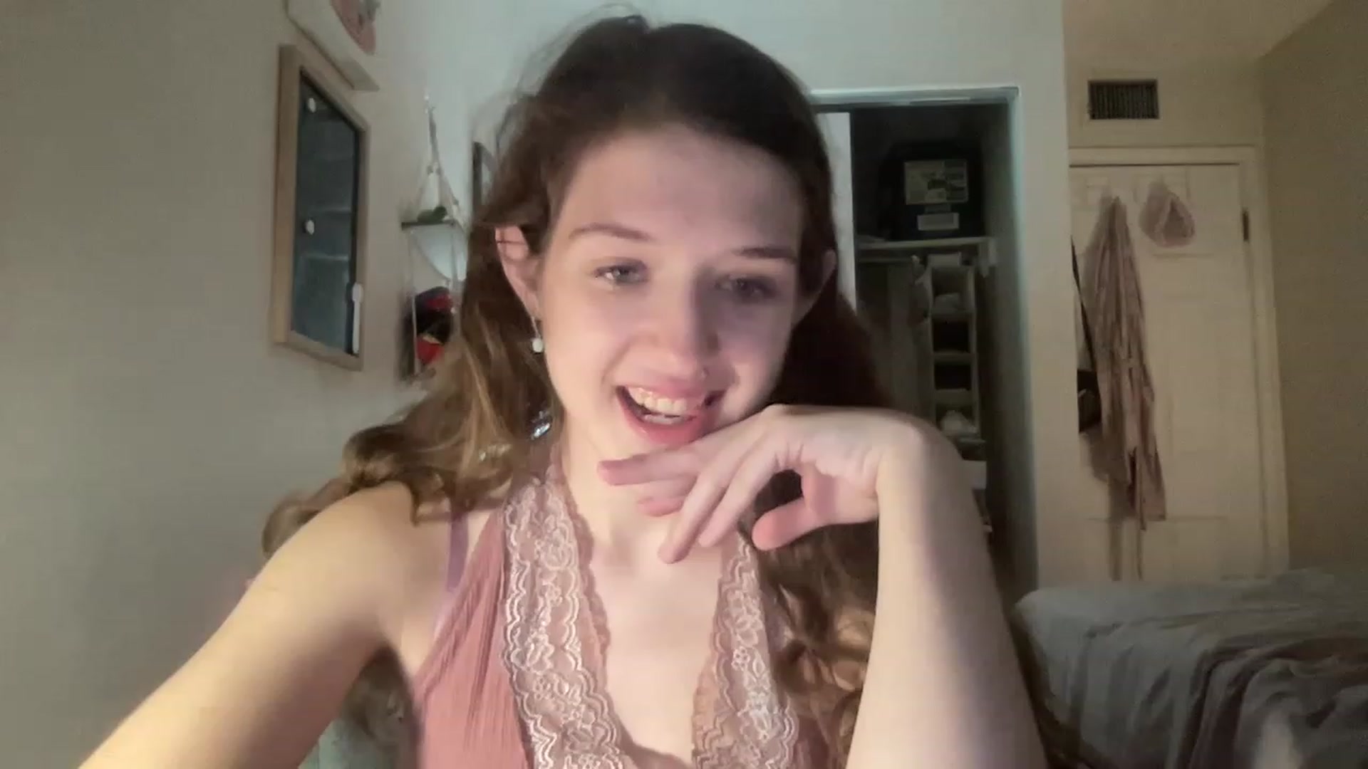 Gallery image thumbnail from Bubbleyum1's myfreecams stream on, 01/06/2023, 23:48 image 13 of 20