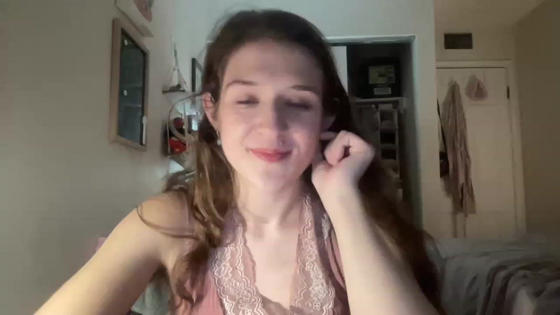 Gallery image thumbnail from Bubbleyum1's myfreecams stream on, 01/06/2023, 23:48 image 14 of 20