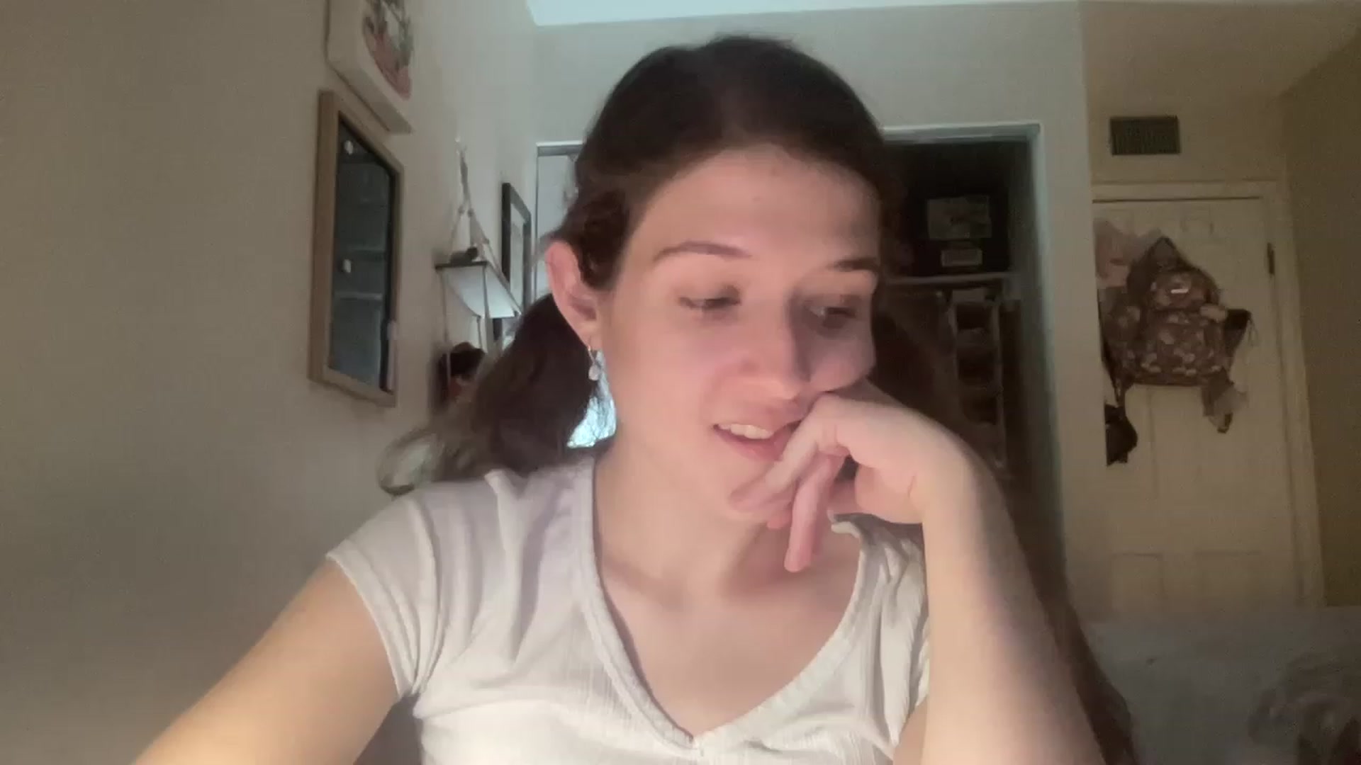 Gallery image thumbnail from Bubbleyum1's myfreecams stream on, 01/10/2023, 24:03 image 3 of 20