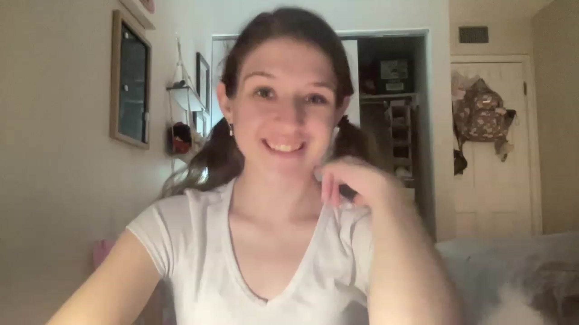 Gallery image thumbnail from Bubbleyum1's myfreecams stream on, 01/10/2023, 24:03 image 18 of 20