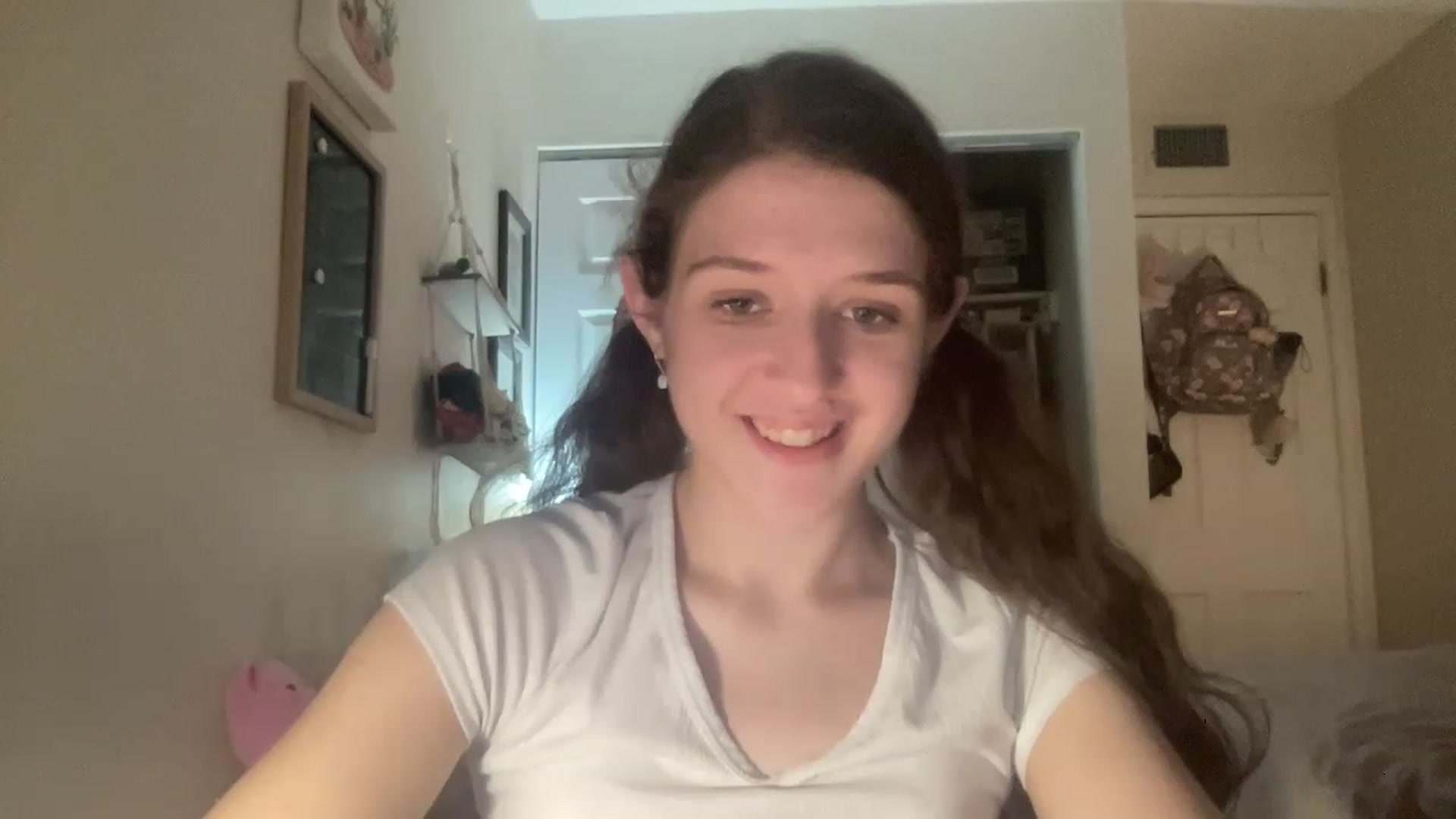 Gallery image thumbnail from Bubbleyum1's myfreecams stream on, 01/10/2023, 24:03 image 9 of 20