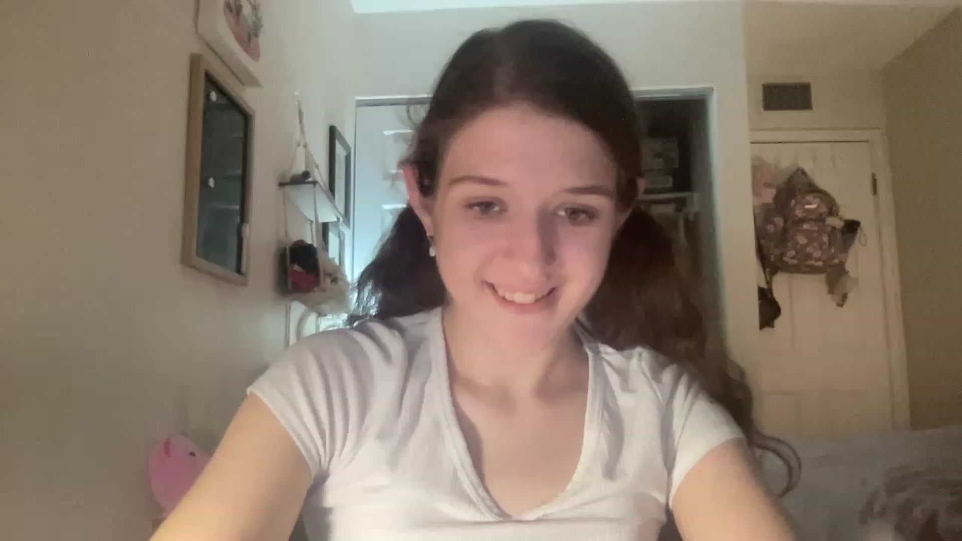 Gallery image thumbnail from Bubbleyum1's myfreecams stream on, 01/10/2023, 24:03 image 8 of 20