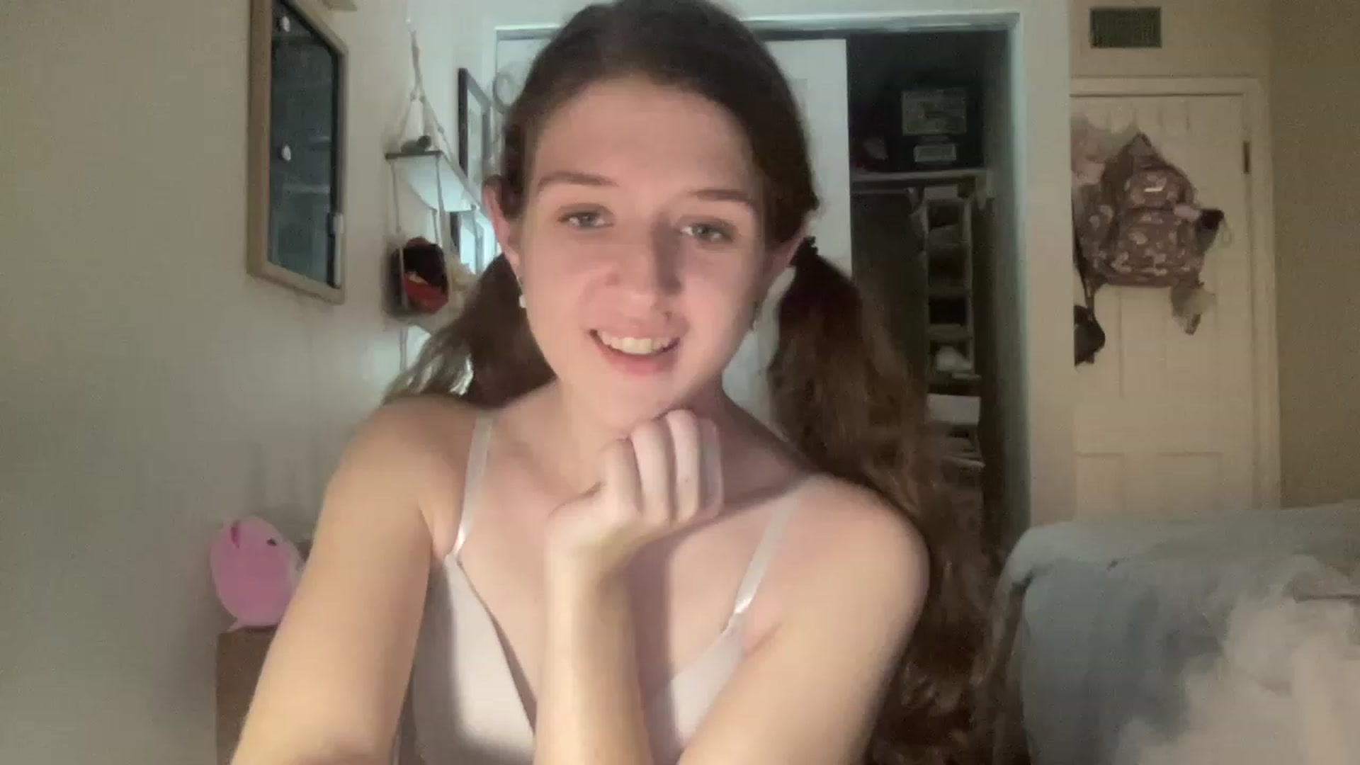 Gallery image thumbnail from Bubbleyum1's myfreecams stream on, 01/10/2023, 24:03 image 15 of 20