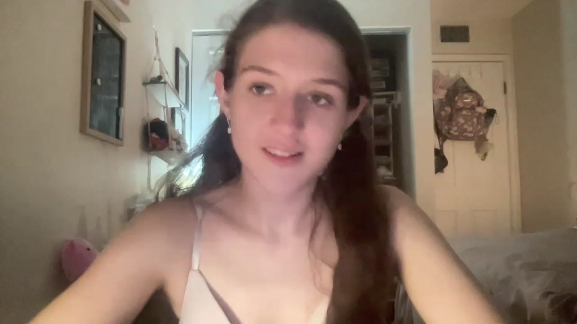 Gallery image thumbnail from Bubbleyum1's myfreecams stream on, 01/10/2023, 01:20 image 9 of 20