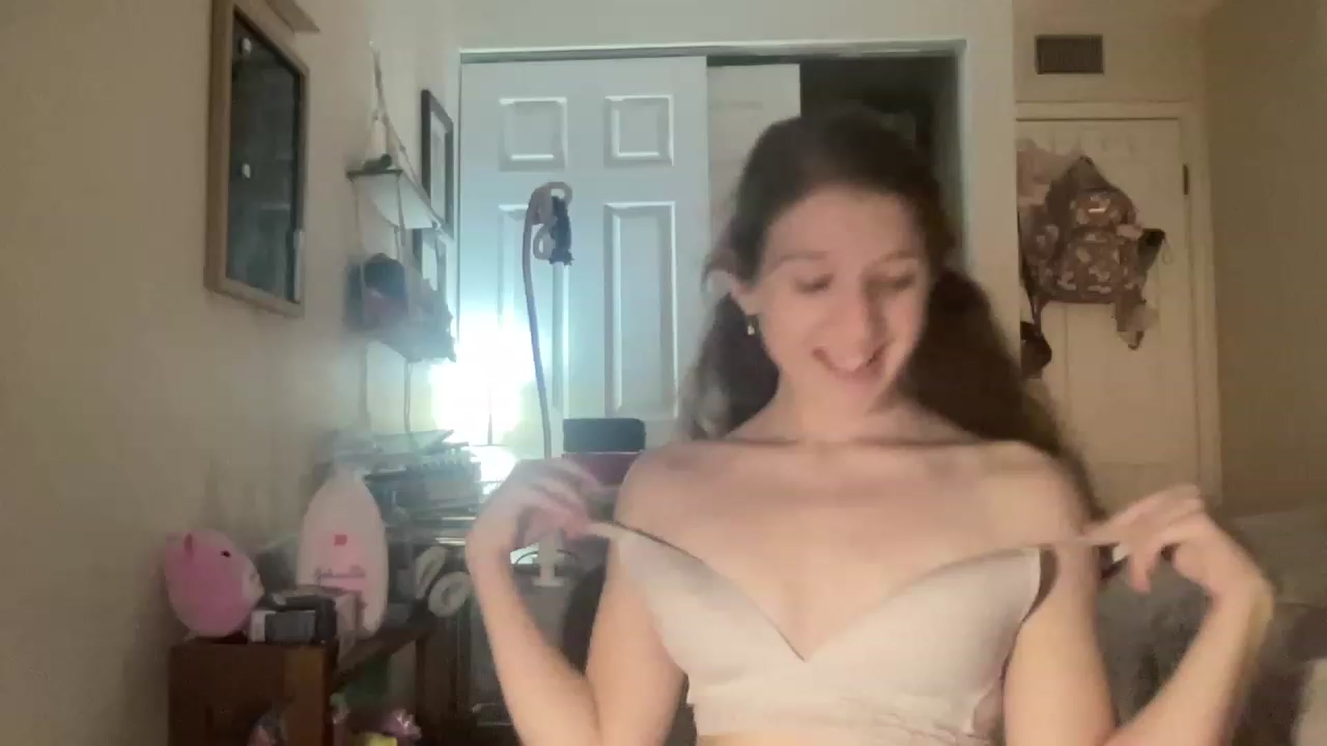Gallery image thumbnail from Bubbleyum1's myfreecams stream on, 01/10/2023, 01:20 image 4 of 20