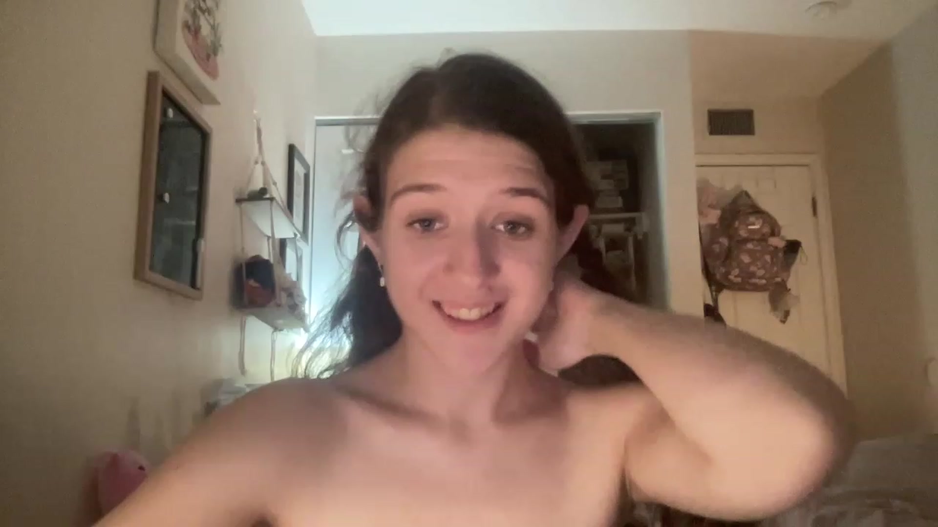 Gallery image thumbnail from Bubbleyum1's myfreecams stream on, 01/10/2023, 01:20 image 20 of 20