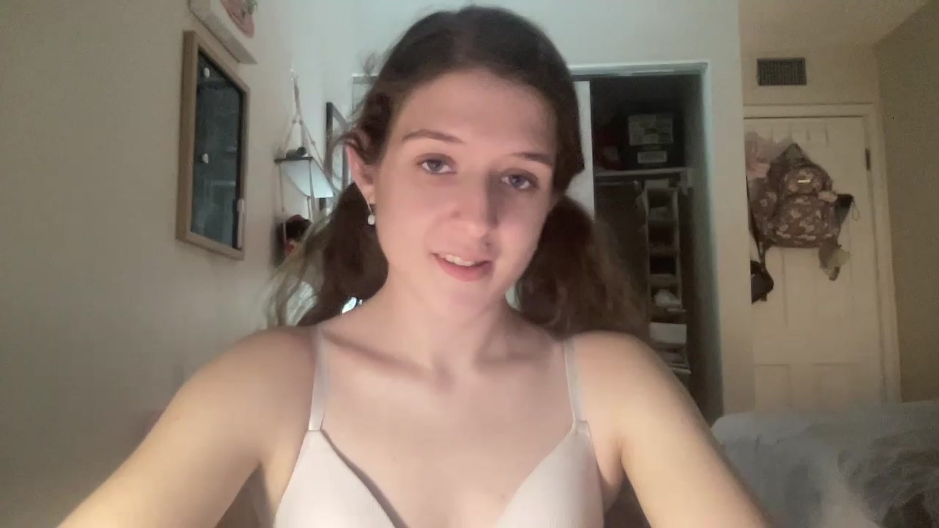 Gallery image thumbnail from Bubbleyum1's myfreecams stream on, 01/10/2023, 01:20 image 3 of 20