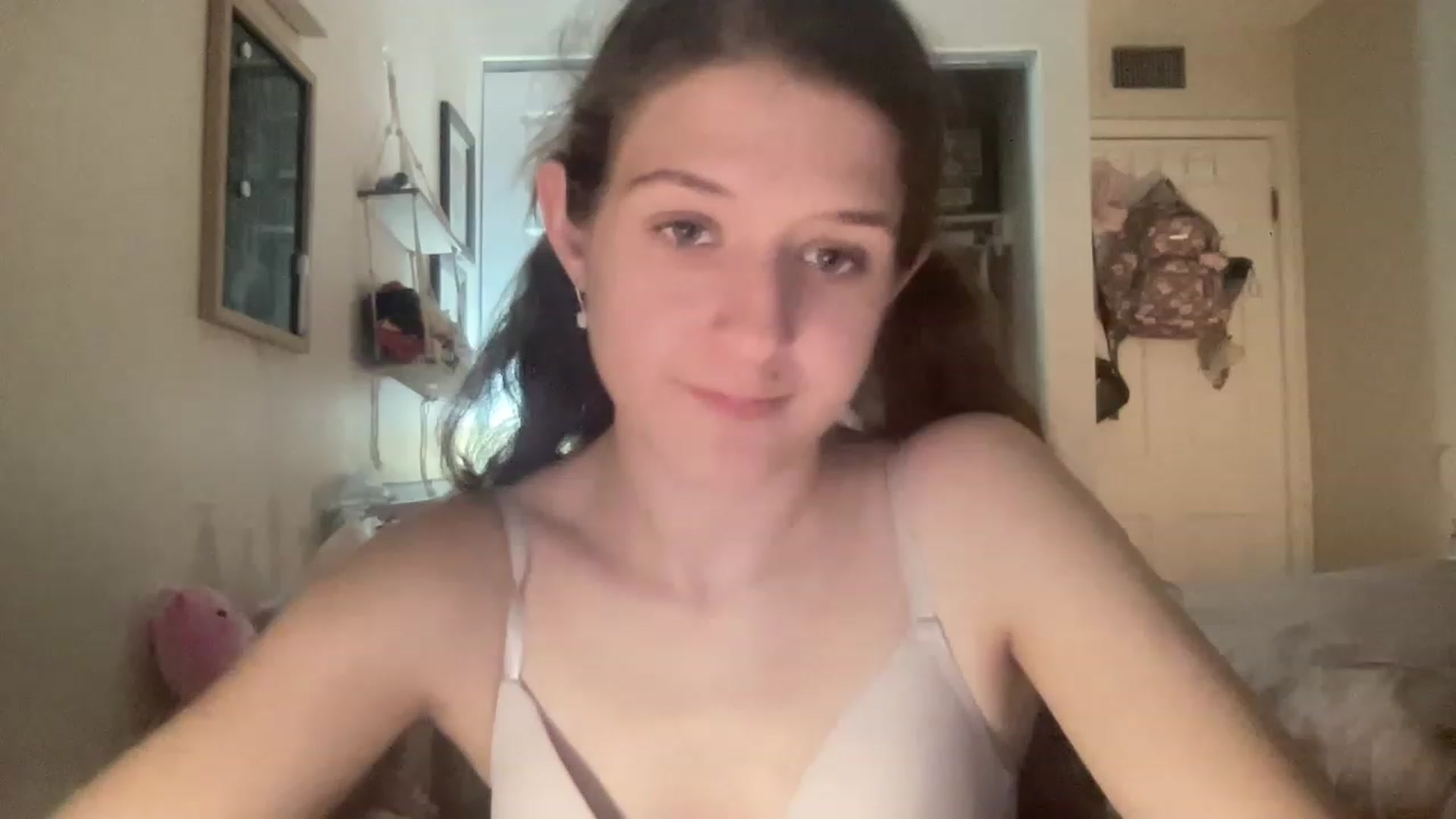 Gallery image thumbnail from Bubbleyum1's myfreecams stream on, 01/10/2023, 01:20 image 11 of 20