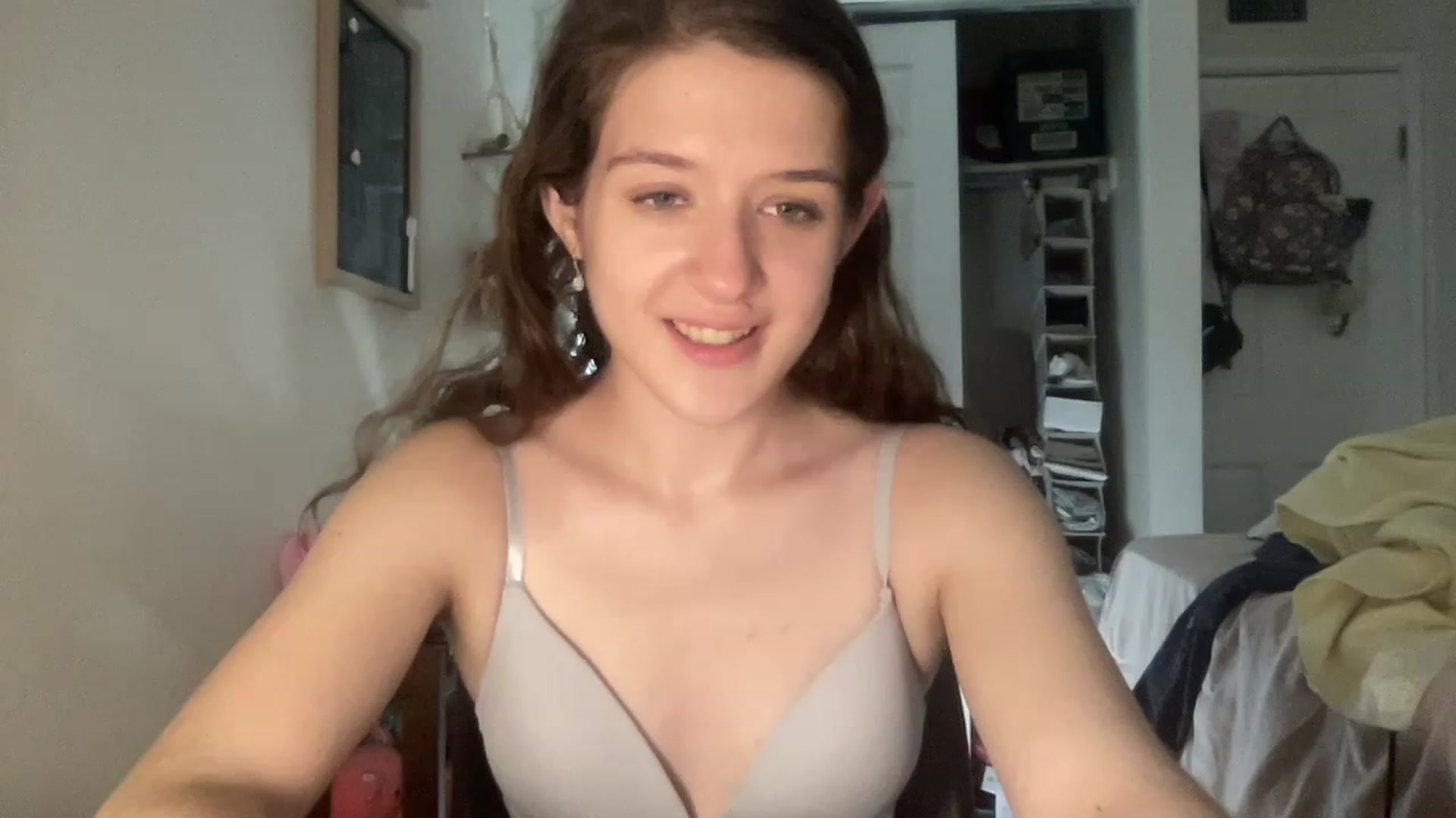 Gallery image thumbnail from Bubbleyum1's myfreecams stream on, 01/13/2023, 24:26 image 19 of 20