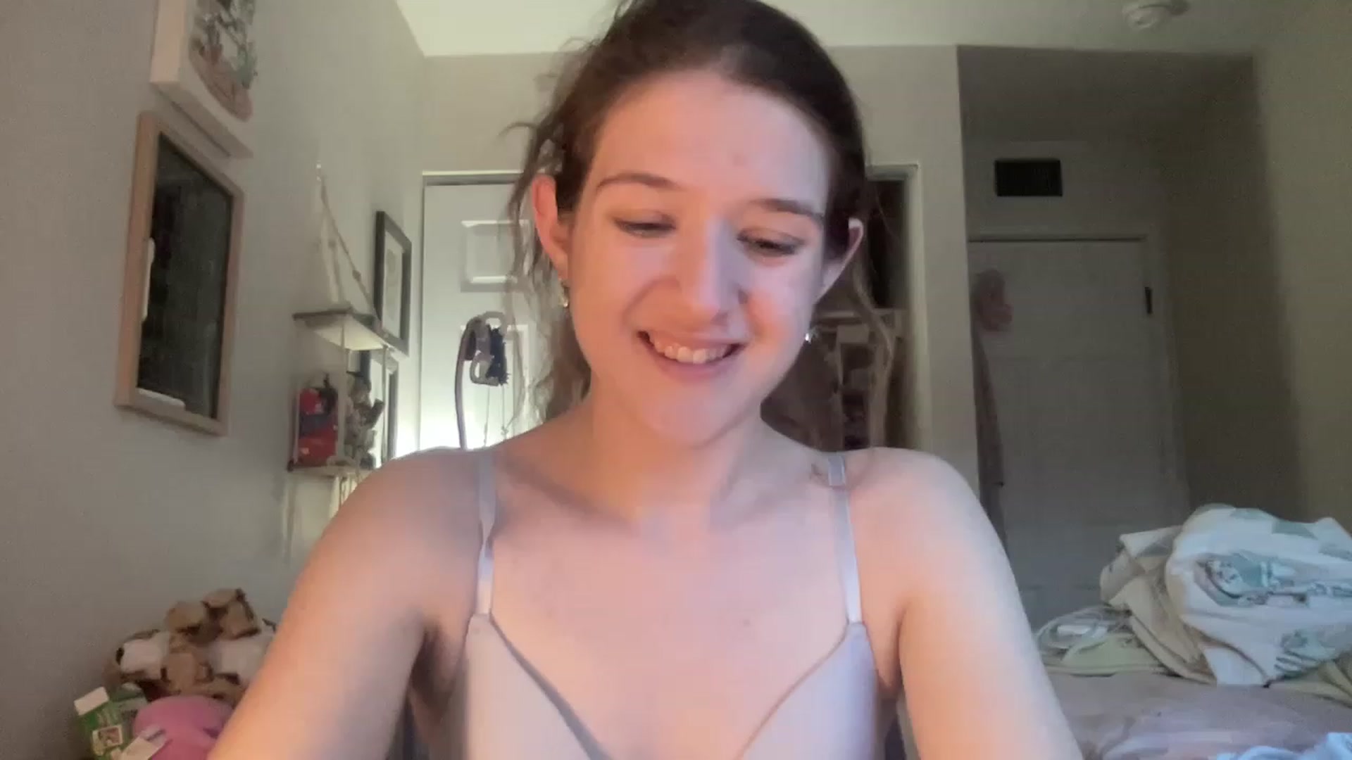 Gallery image thumbnail from Bubbleyum1's myfreecams stream on, 03/30/2023, 23:46 image 15 of 20