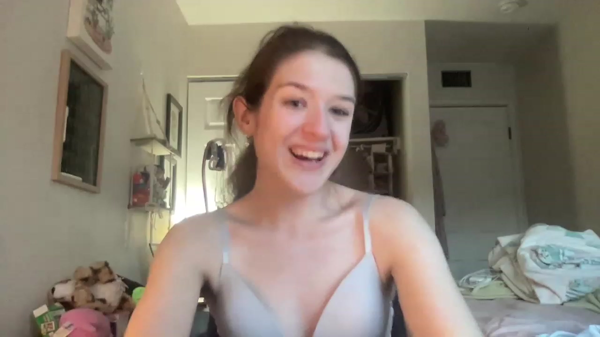 Gallery image thumbnail from Bubbleyum1's myfreecams stream on, 03/30/2023, 23:46 image 4 of 20