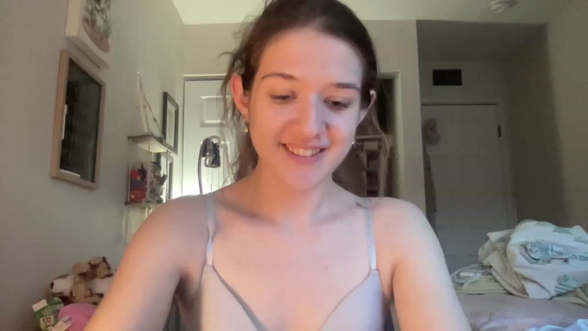 Gallery image thumbnail from Bubbleyum1's myfreecams stream on, 03/30/2023, 23:46 image 14 of 20