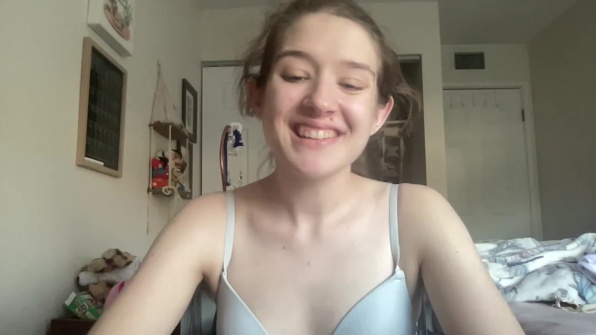 Gallery image thumbnail from Bubbleyum1's myfreecams stream on, 04/11/2023, 22:30 image 17 of 20