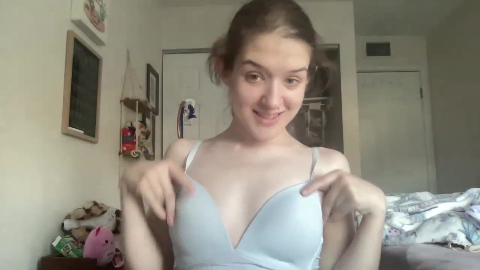 Gallery image thumbnail from Bubbleyum1's myfreecams stream on, 04/11/2023, 22:30 image 18 of 20