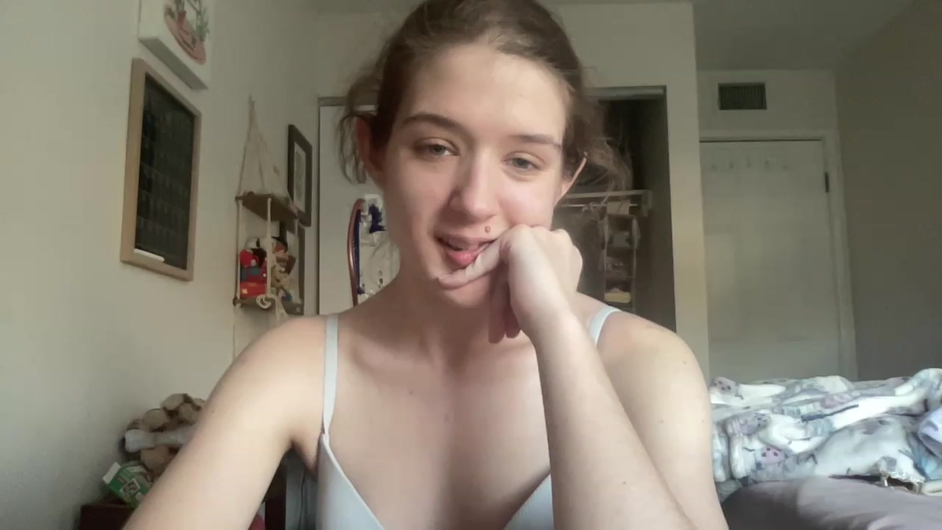 Gallery image thumbnail from Bubbleyum1's myfreecams stream on, 04/11/2023, 22:30 image 19 of 20