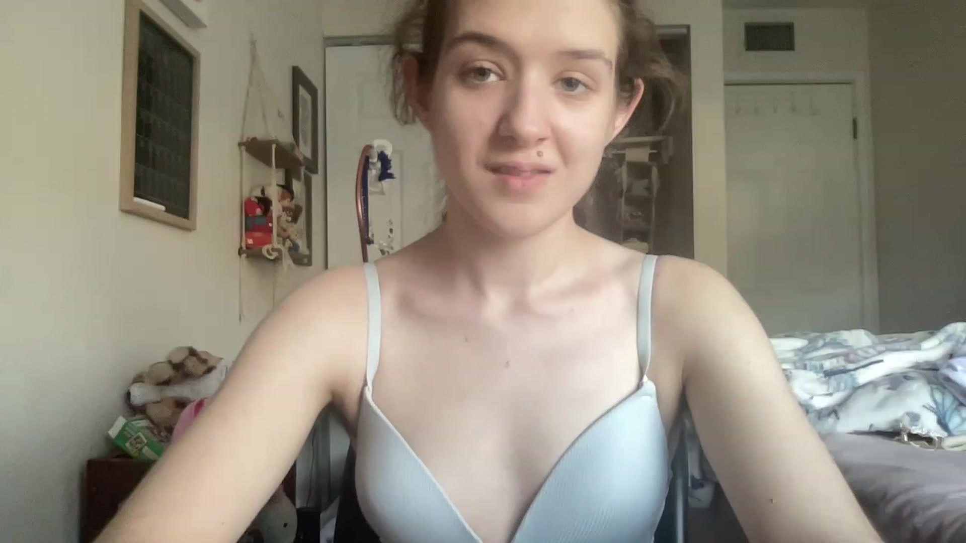 Gallery image thumbnail from Bubbleyum1's myfreecams stream on, 04/11/2023, 22:30 image 14 of 20