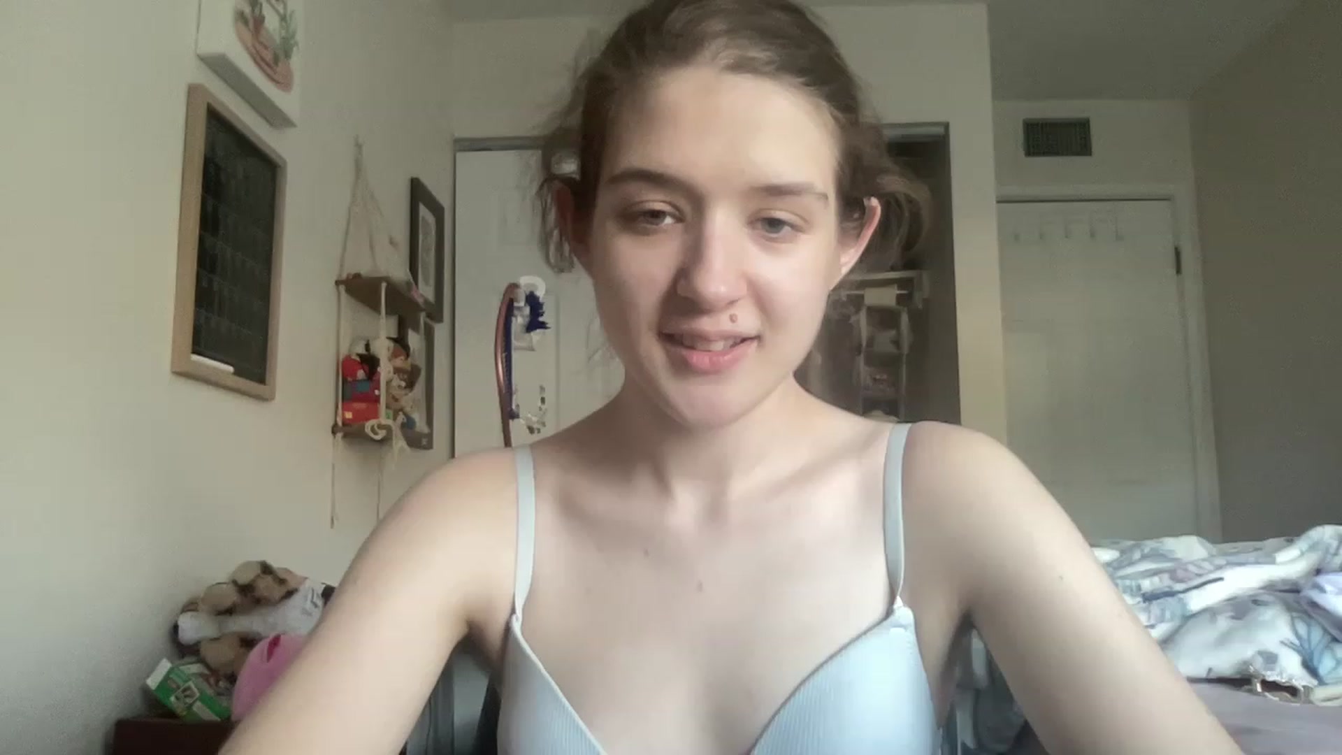 Gallery image thumbnail from Bubbleyum1's myfreecams stream on, 04/11/2023, 22:30 image 15 of 20