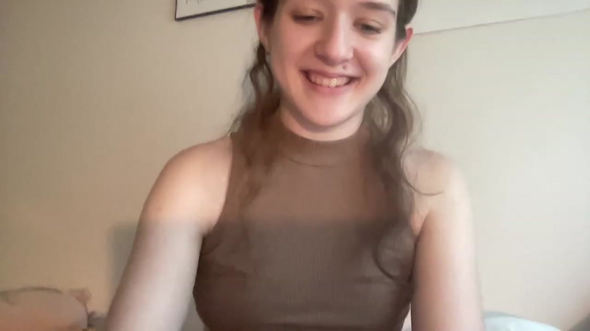 Gallery image thumbnail from Bubbleyum1's myfreecams stream on, 05/17/2023, 22:05 image 14 of 20