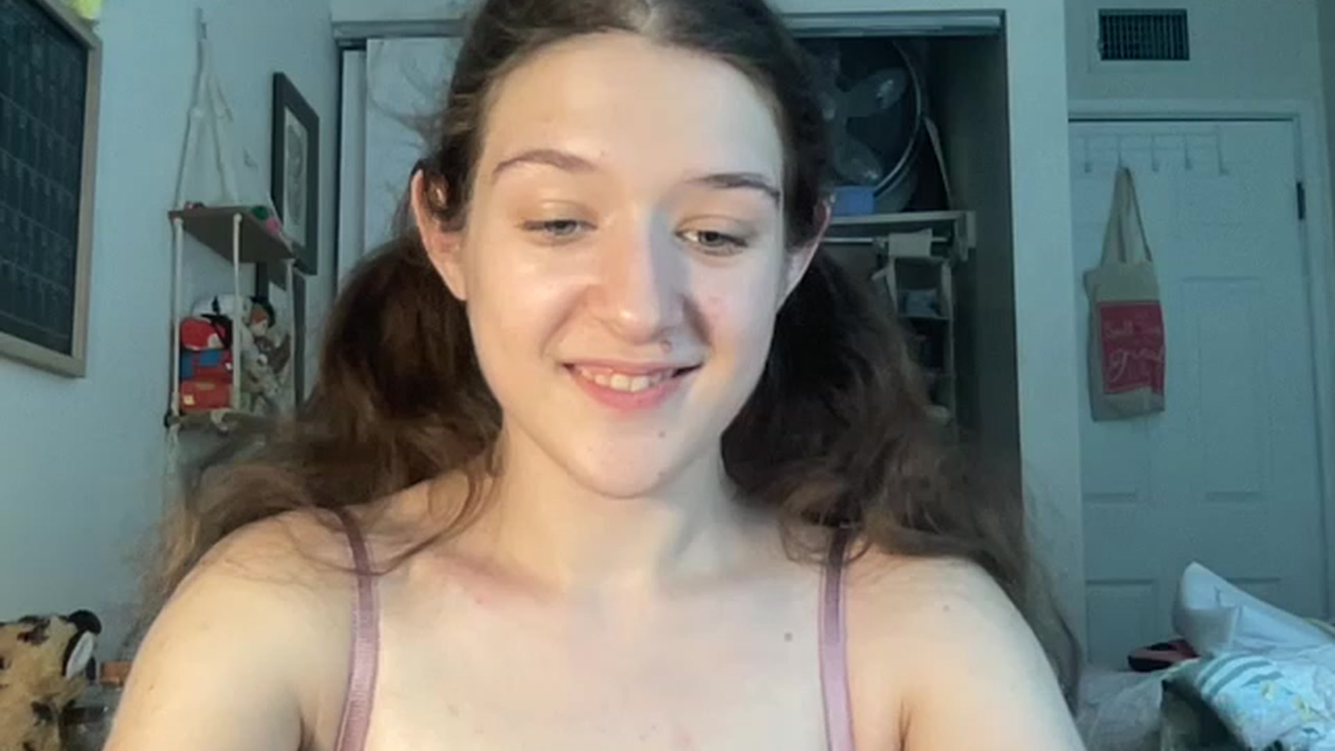 Gallery image thumbnail from Bubbleyum1's myfreecams stream on, 05/30/2023, 17:32 image 6 of 20
