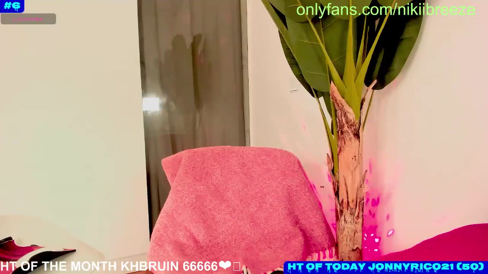 Gallery image thumbnail from BubblyTrouble's myfreecams stream on, 10/31/2024, 24:15 image 15 of 20