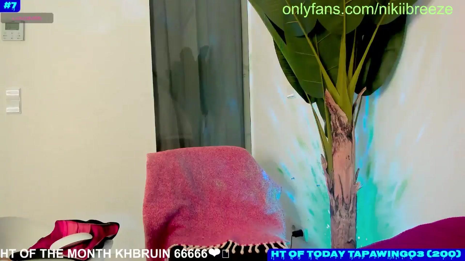 Gallery image thumbnail from BubblyTrouble's myfreecams stream on, 10/31/2024, 16:37 image 11 of 20