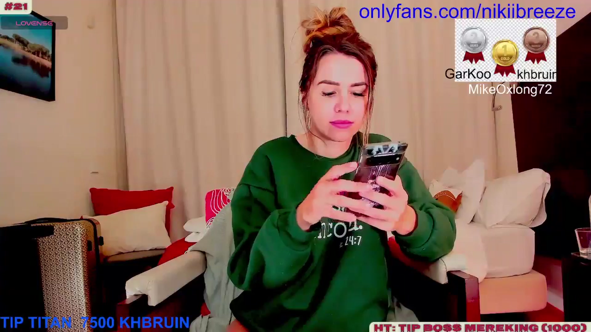 Gallery image thumbnail from BubblyTrouble's myfreecams stream on, 01/28/2025, 24:07 image 12 of 20