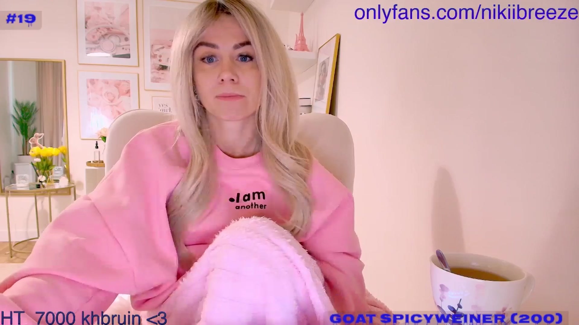 Gallery image thumbnail from BubblyTrouble's myfreecams stream on, 04/21/2026, 05:42 image 17 of 20
