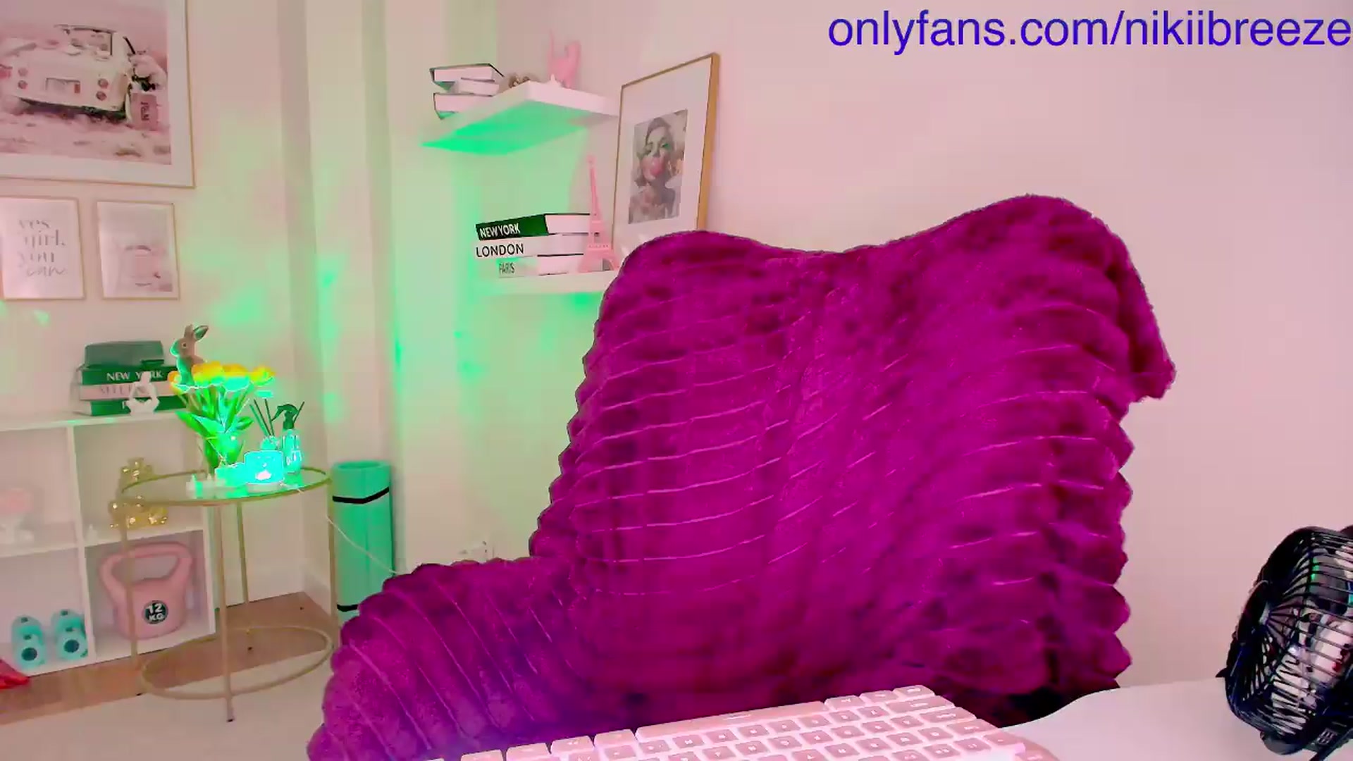 Gallery image thumbnail from BubblyTrouble's myfreecams stream on, 05/17/2026, 04:25 image 3 of 20