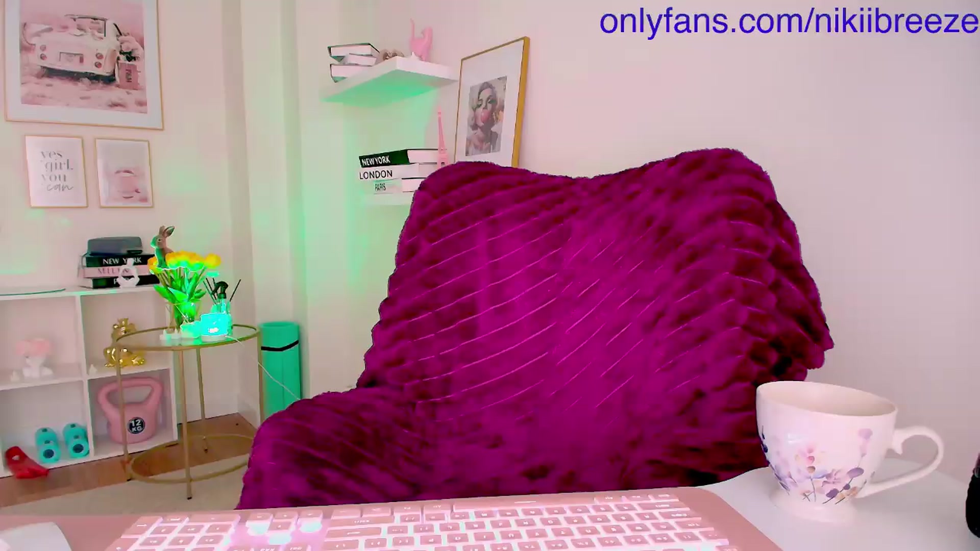 Gallery image thumbnail from BubblyTrouble's myfreecams stream on, 05/17/2026, 16:47 image 4 of 20