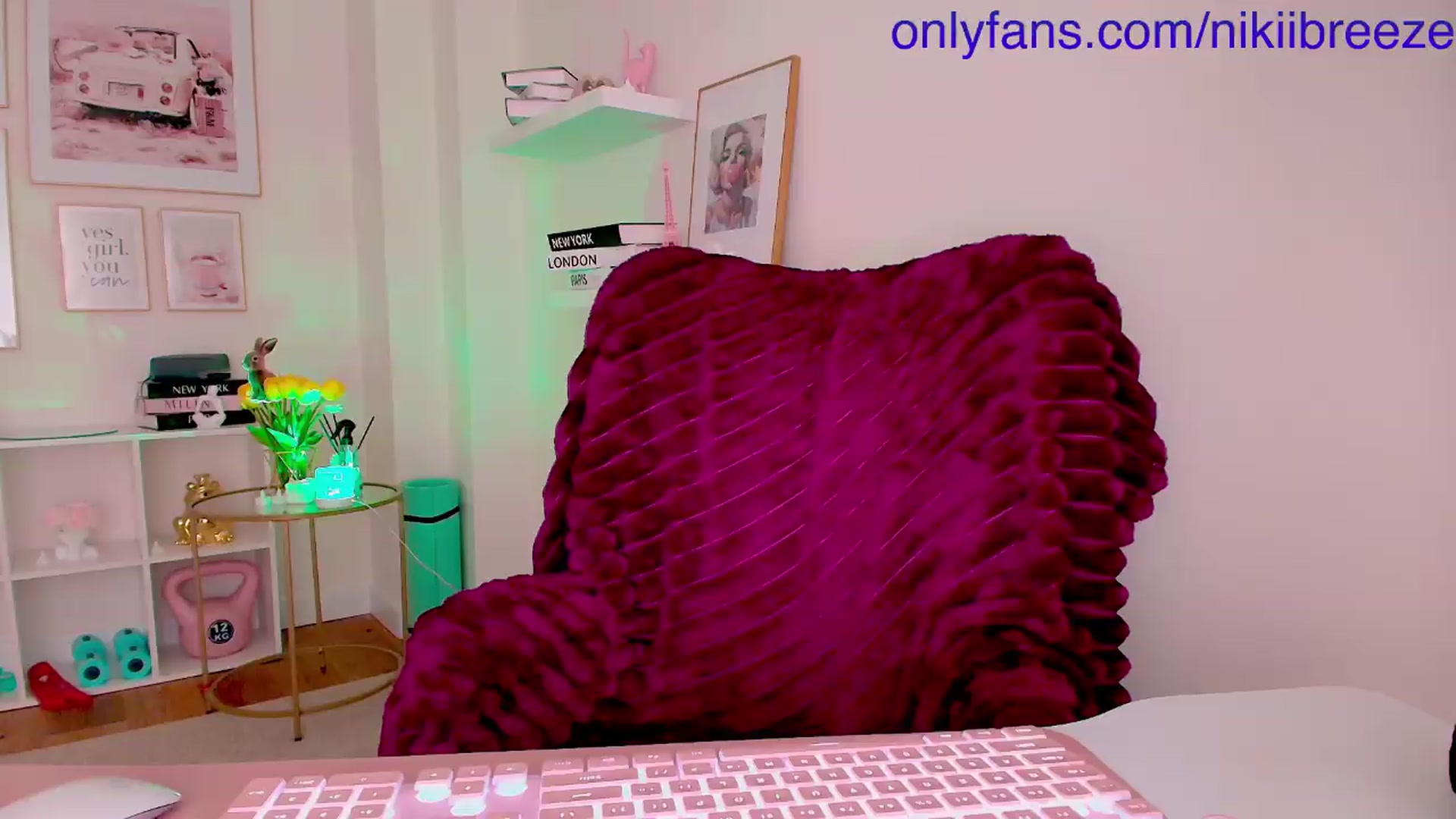 Gallery image thumbnail from BubblyTrouble's myfreecams stream on, 05/17/2026, 16:47 image 19 of 20
