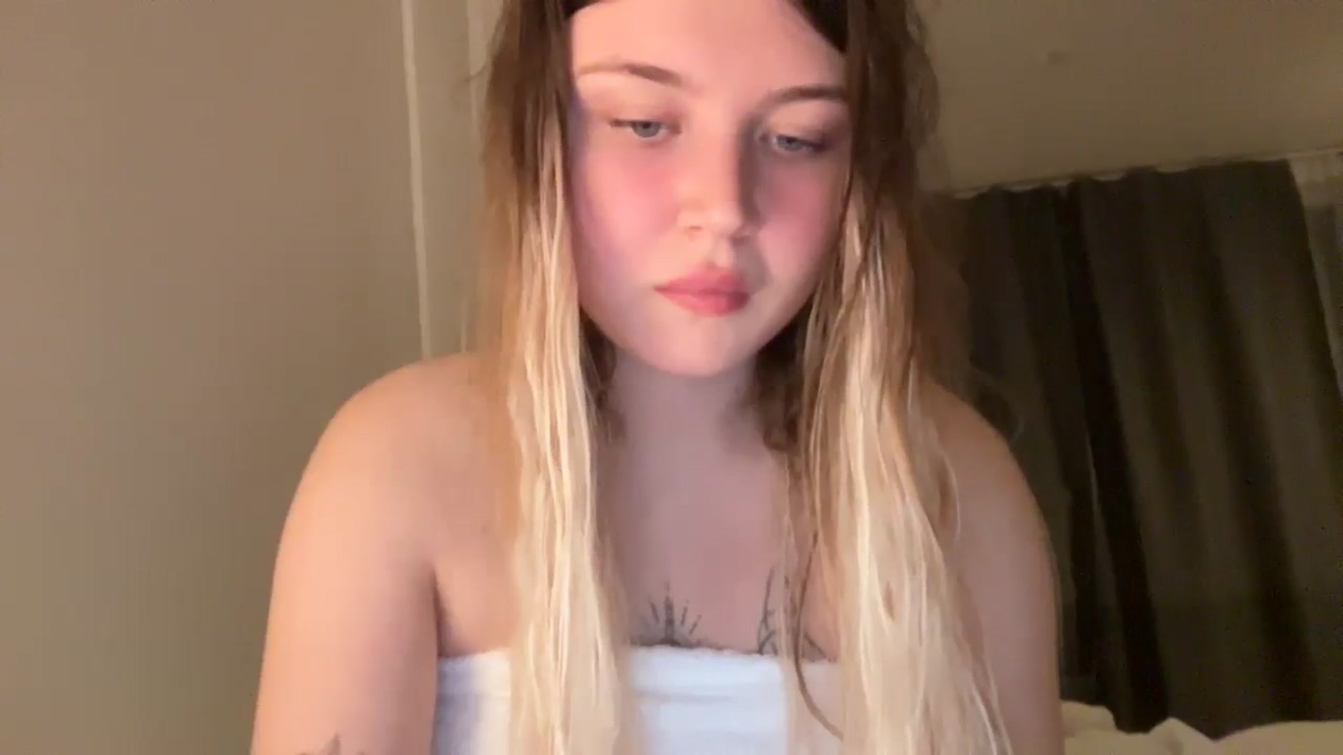 Gallery image thumbnail from BuckwheatLady's myfreecams stream on, 10/16/2025, 20:12 image 2 of 20