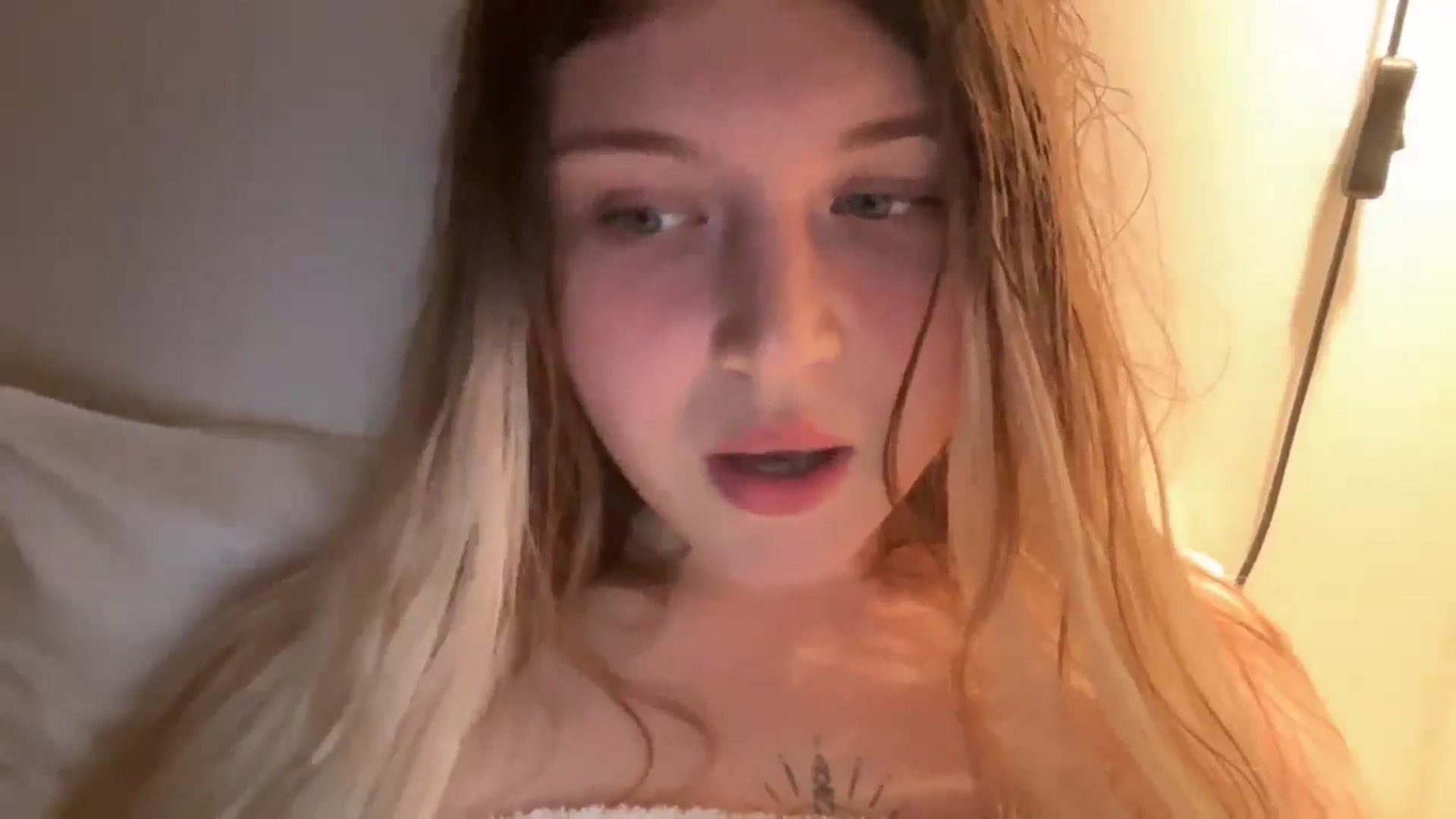 Gallery image thumbnail from BuckwheatLady's myfreecams stream on, 10/16/2025, 20:12 image 20 of 20