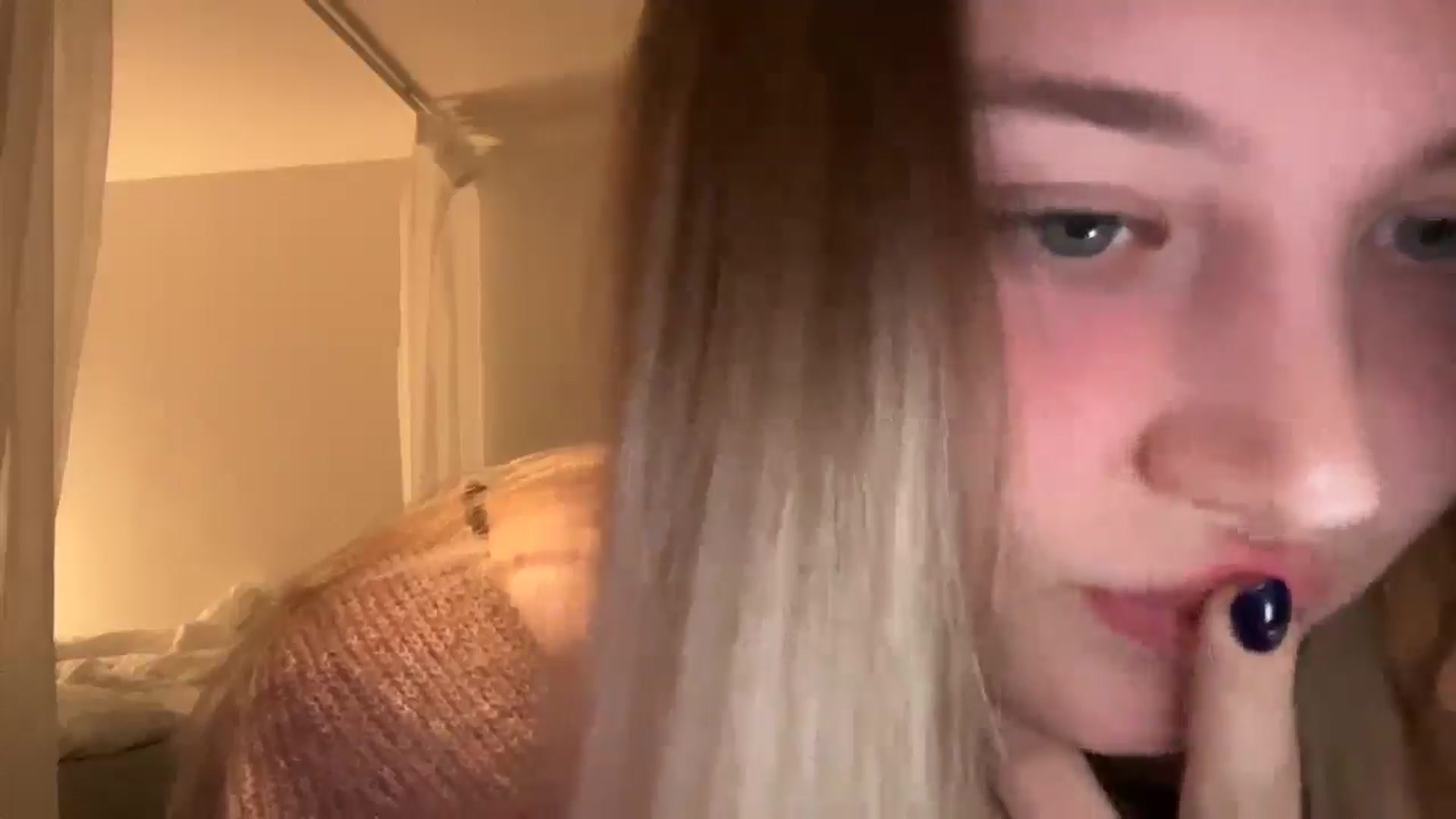 Gallery image thumbnail from BuckwheatLady's myfreecams stream on, 10/17/2025, 07:37 image 17 of 20