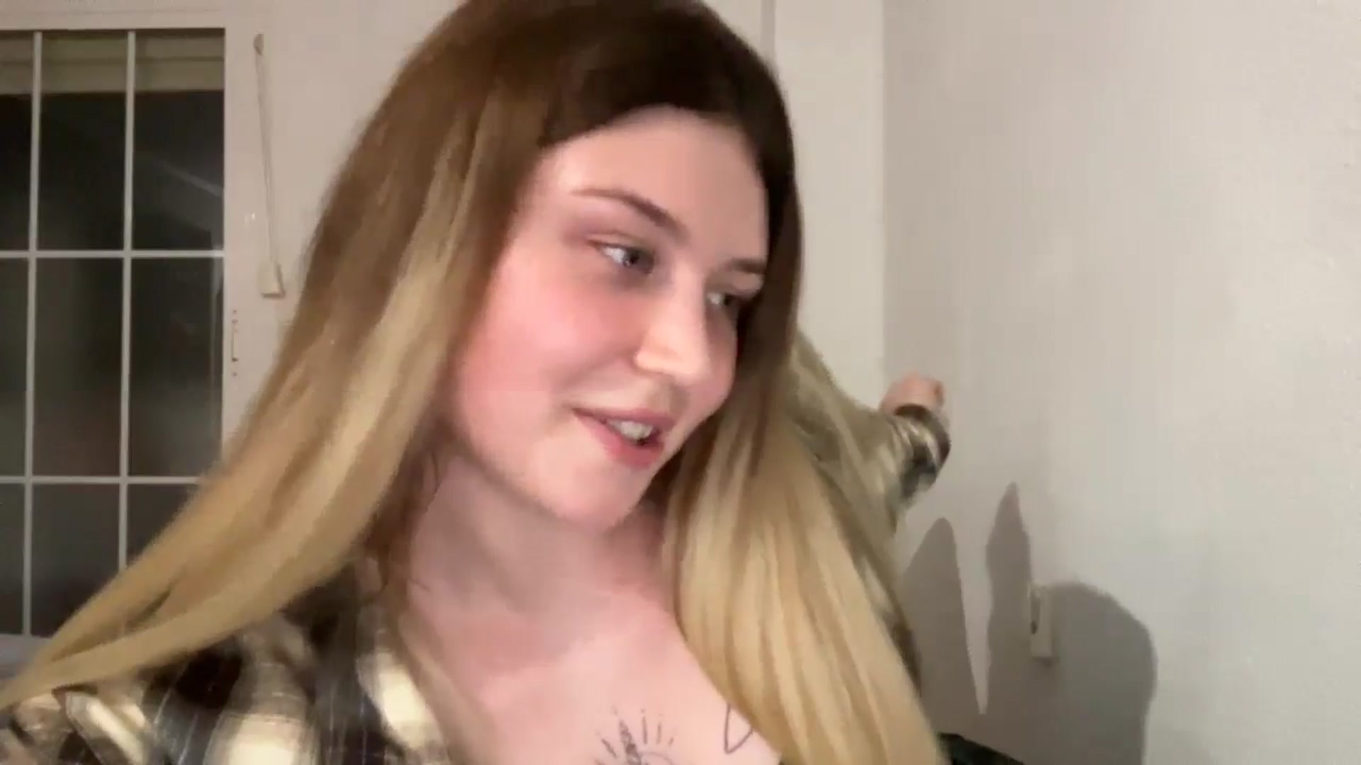 Gallery image thumbnail from BuckwheatLady's myfreecams stream on, 10/25/2025, 18:01 image 9 of 20