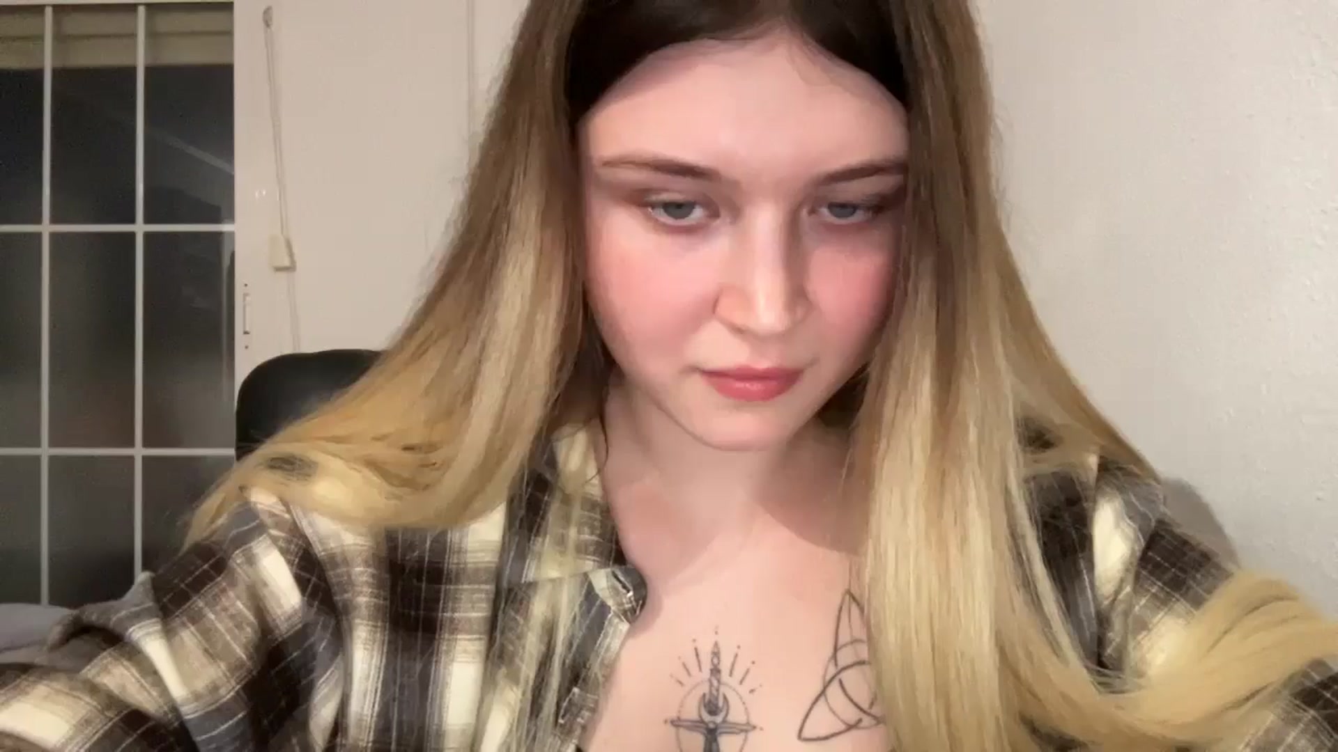 Gallery image thumbnail from BuckwheatLady's myfreecams stream on, 10/25/2025, 18:01 image 5 of 20