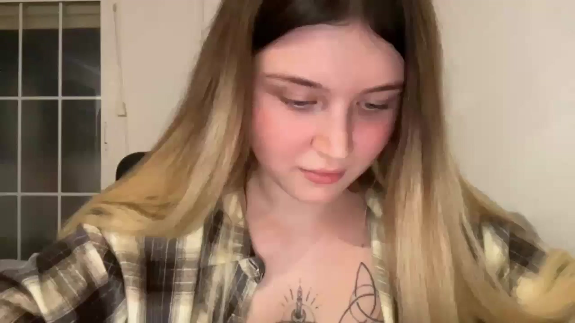 Gallery image thumbnail from BuckwheatLady's myfreecams stream on, 10/25/2025, 18:01 image 6 of 20