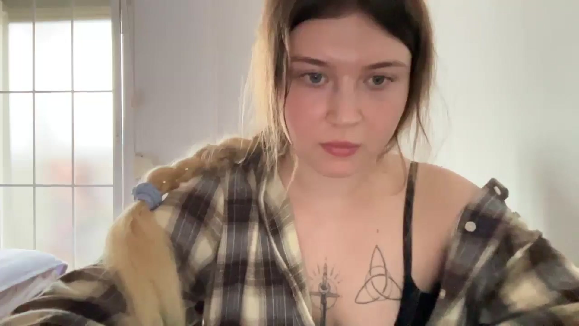 Gallery image thumbnail from BuckwheatLady's myfreecams stream on, 10/26/2025, 14:28 image 17 of 20