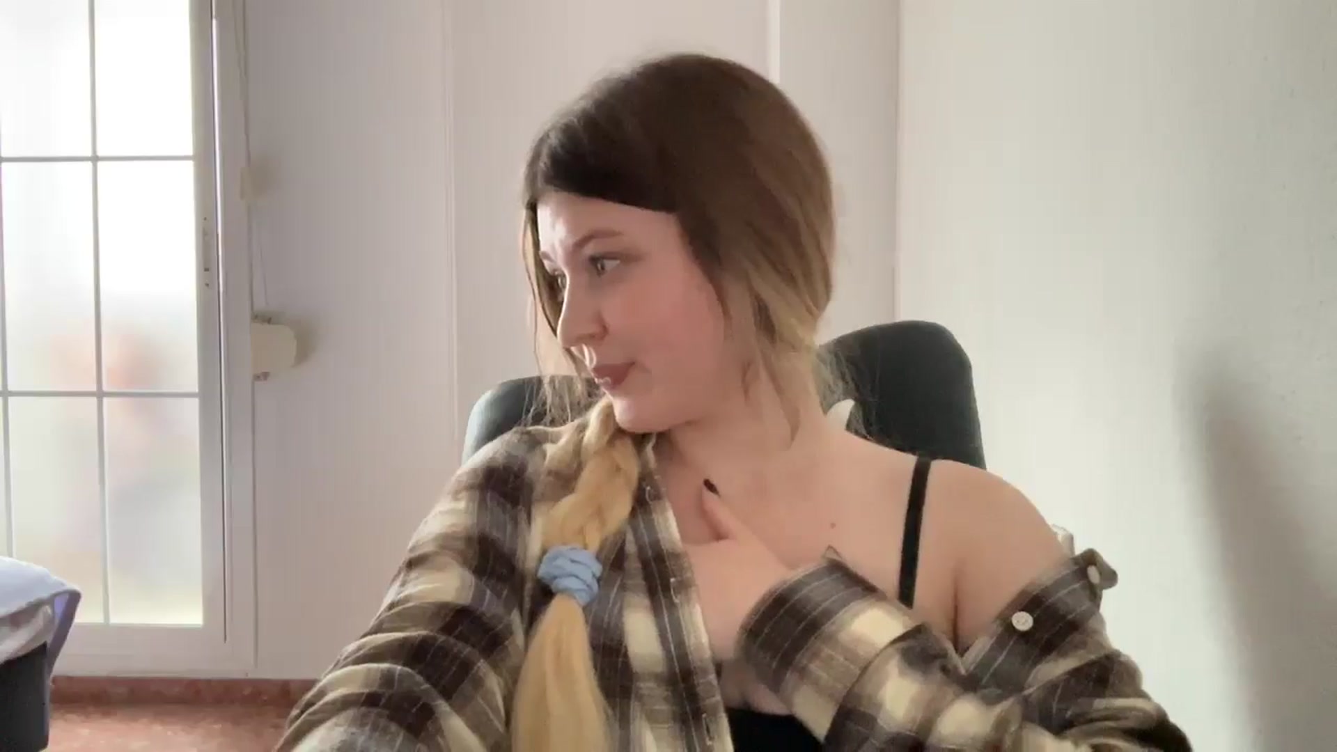 Gallery image thumbnail from BuckwheatLady's myfreecams stream on, 10/26/2025, 14:28 image 3 of 20