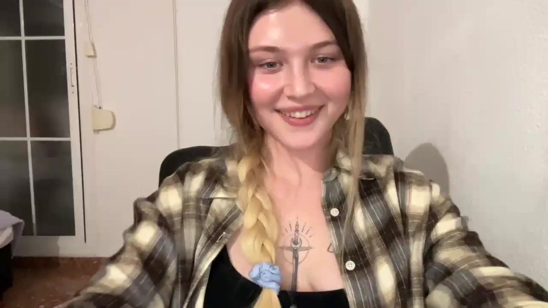 Gallery image thumbnail from BuckwheatLady's myfreecams stream on, 10/26/2025, 18:07 image 19 of 20