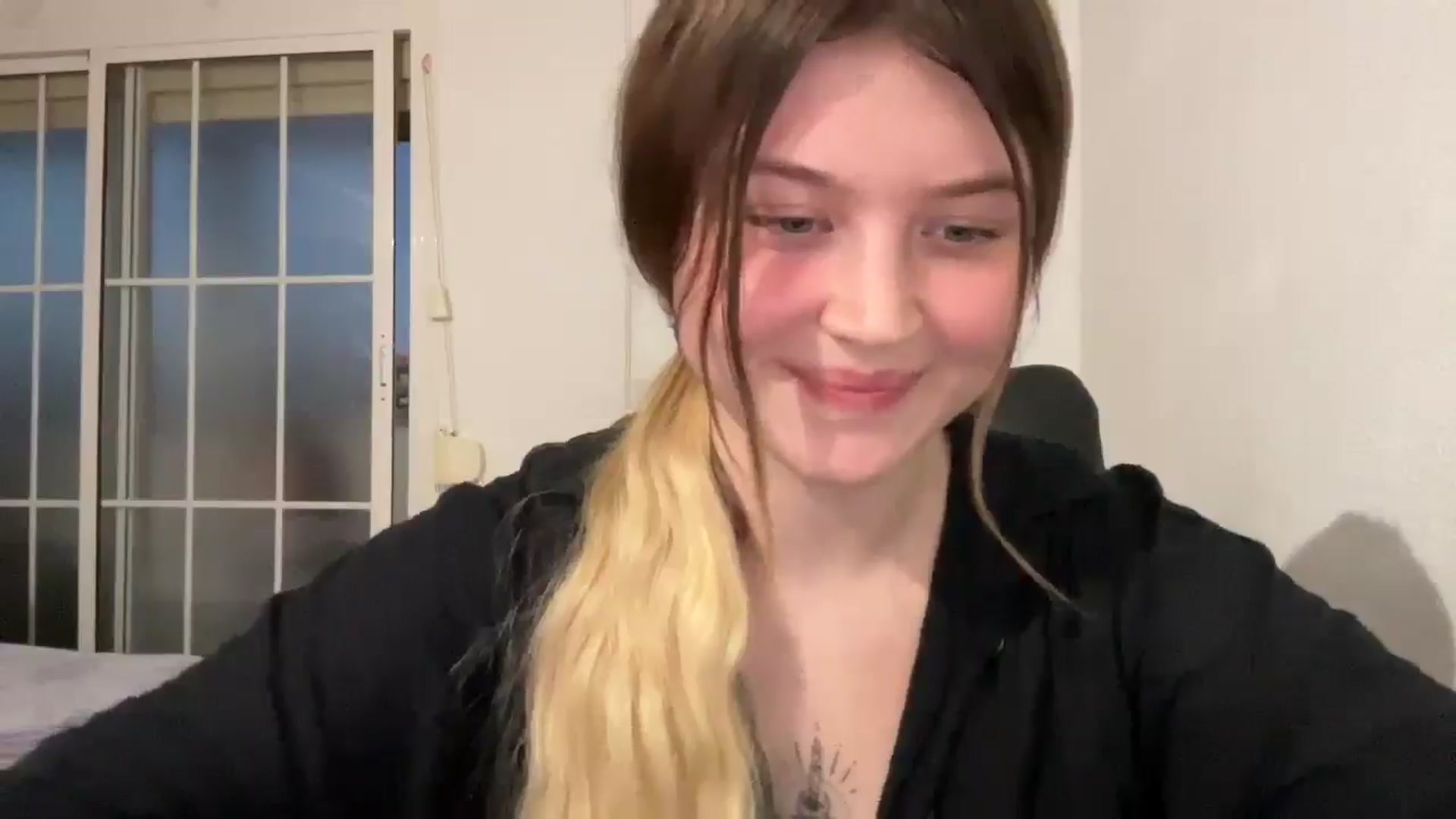 Gallery image thumbnail from BuckwheatLady's myfreecams stream on, 10/27/2025, 17:50 image 10 of 20