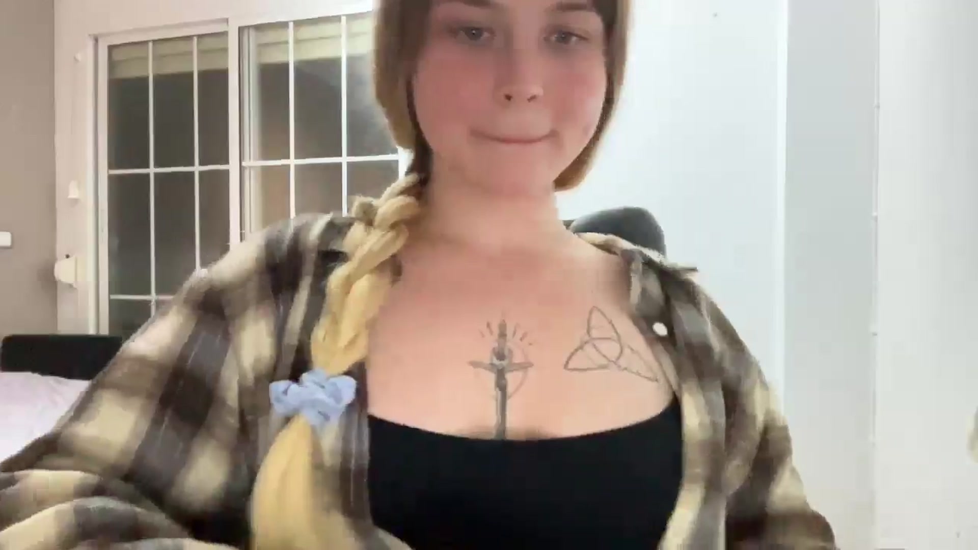 Gallery image thumbnail from BuckwheatLady's myfreecams stream on, 10/28/2025, 22:21 image 6 of 20