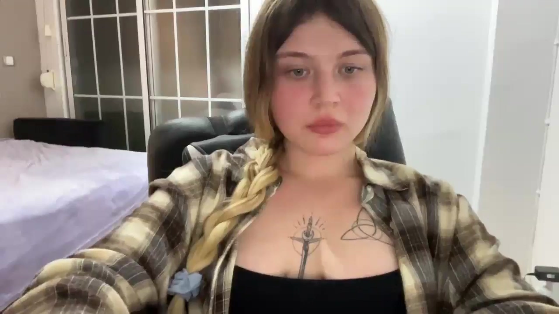 Gallery image thumbnail from BuckwheatLady's myfreecams stream on, 10/28/2025, 22:21 image 8 of 20