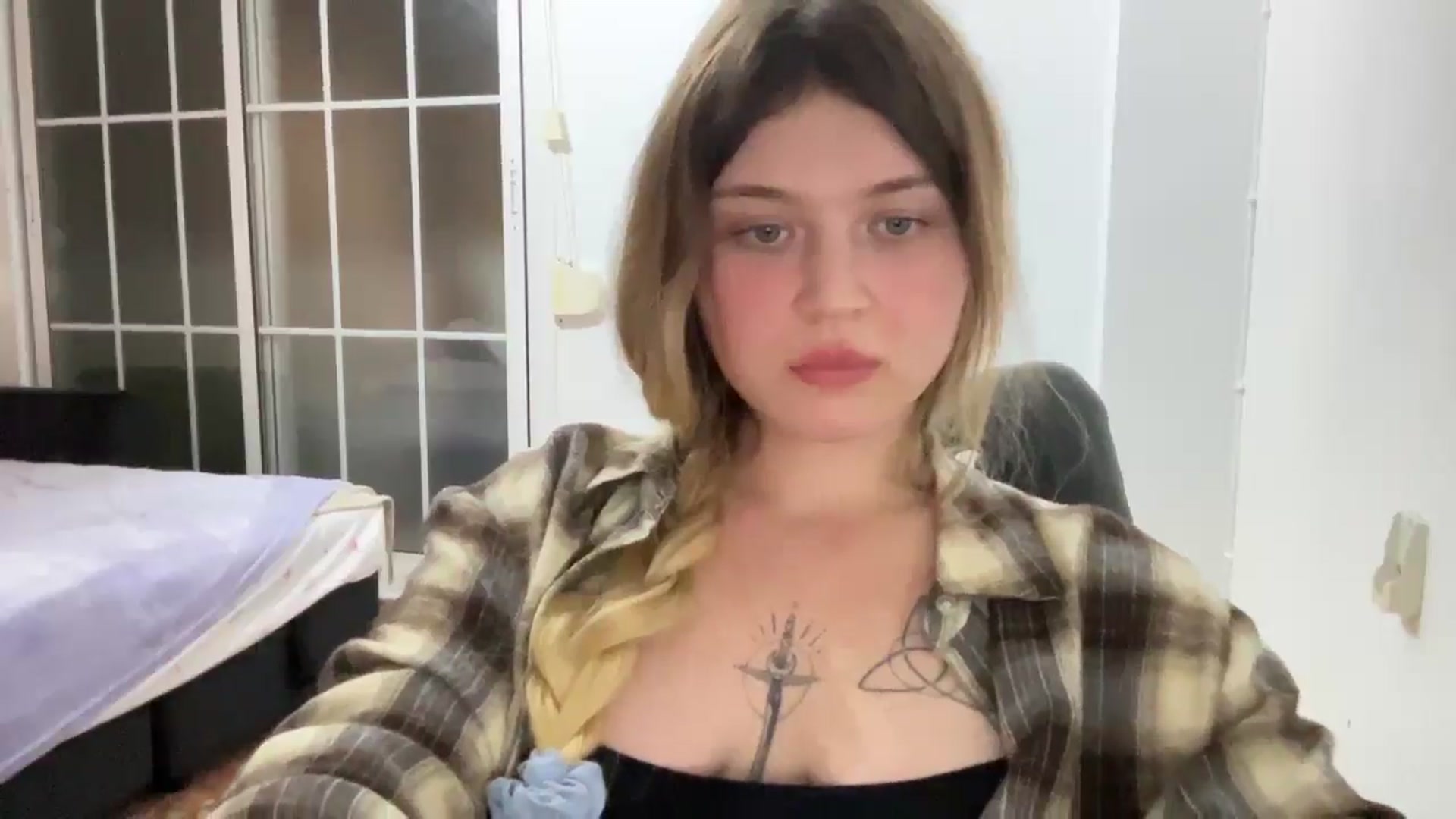 Gallery image thumbnail from BuckwheatLady's myfreecams stream on, 10/28/2025, 22:21 image 16 of 20