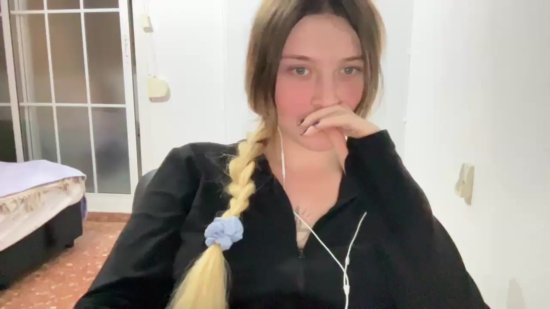 Gallery image thumbnail from BuckwheatLady's myfreecams stream on, 10/29/2025, 20:18 image 1 of 20