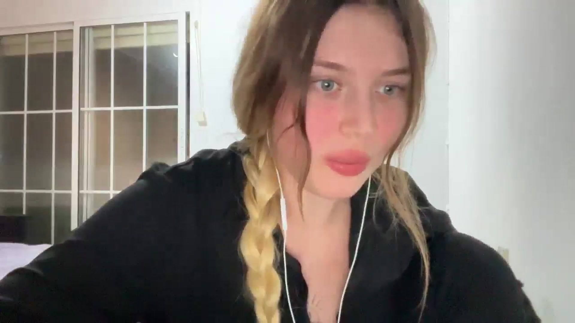 Gallery image thumbnail from BuckwheatLady's myfreecams stream on, 10/29/2025, 20:18 image 3 of 20