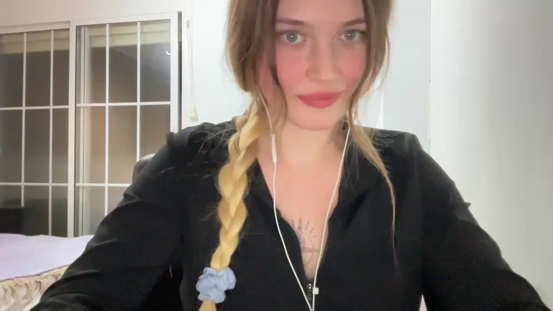 Gallery image thumbnail from BuckwheatLady's myfreecams stream on, 10/29/2025, 20:18 image 6 of 20