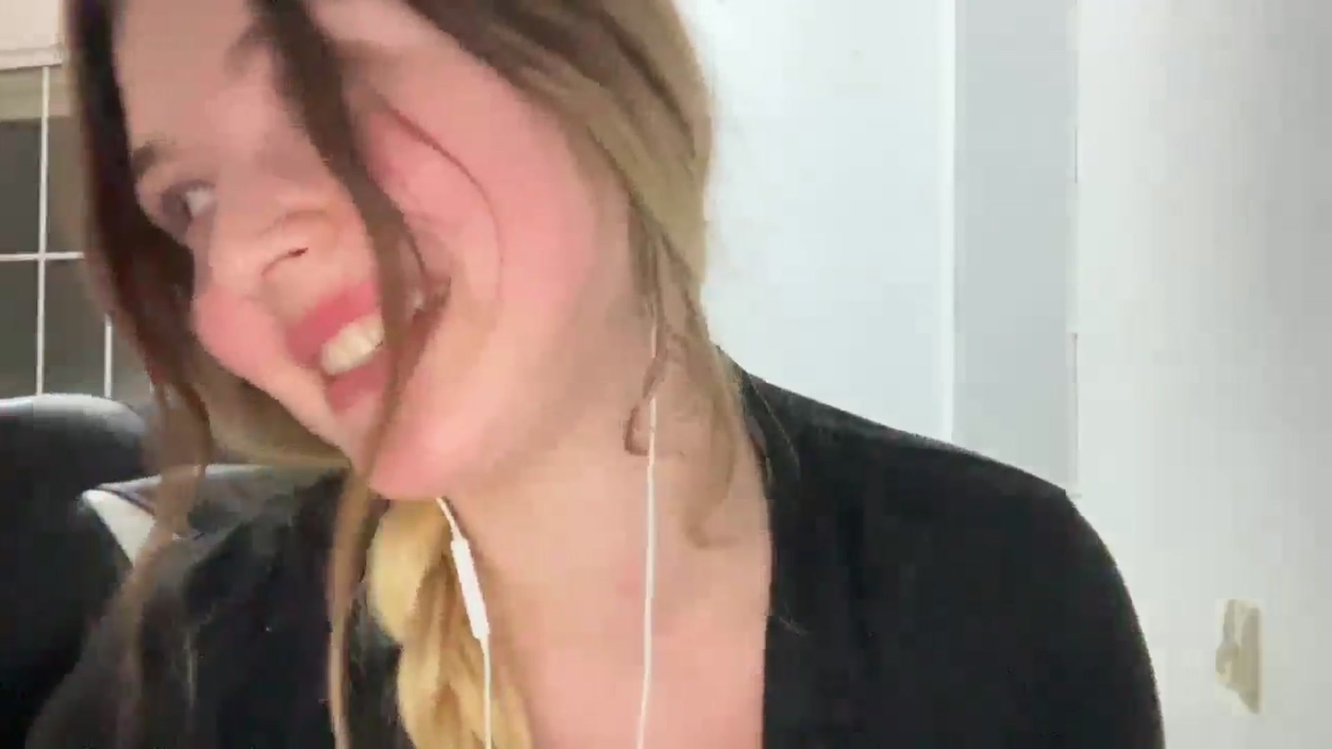 Gallery image thumbnail from BuckwheatLady's myfreecams stream on, 10/29/2025, 20:18 image 14 of 20