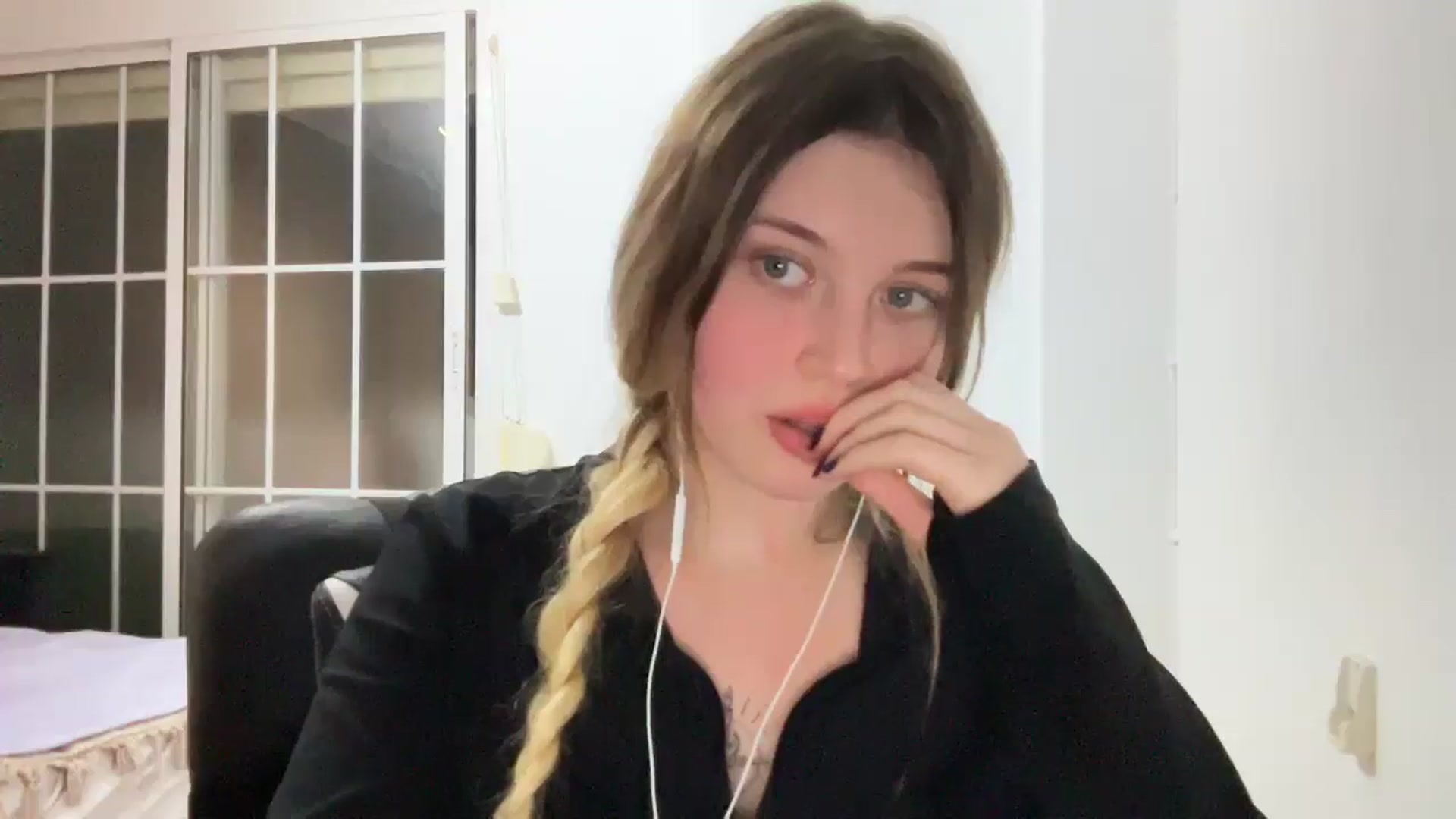 Gallery image thumbnail from BuckwheatLady's myfreecams stream on, 10/29/2025, 20:18 image 11 of 20