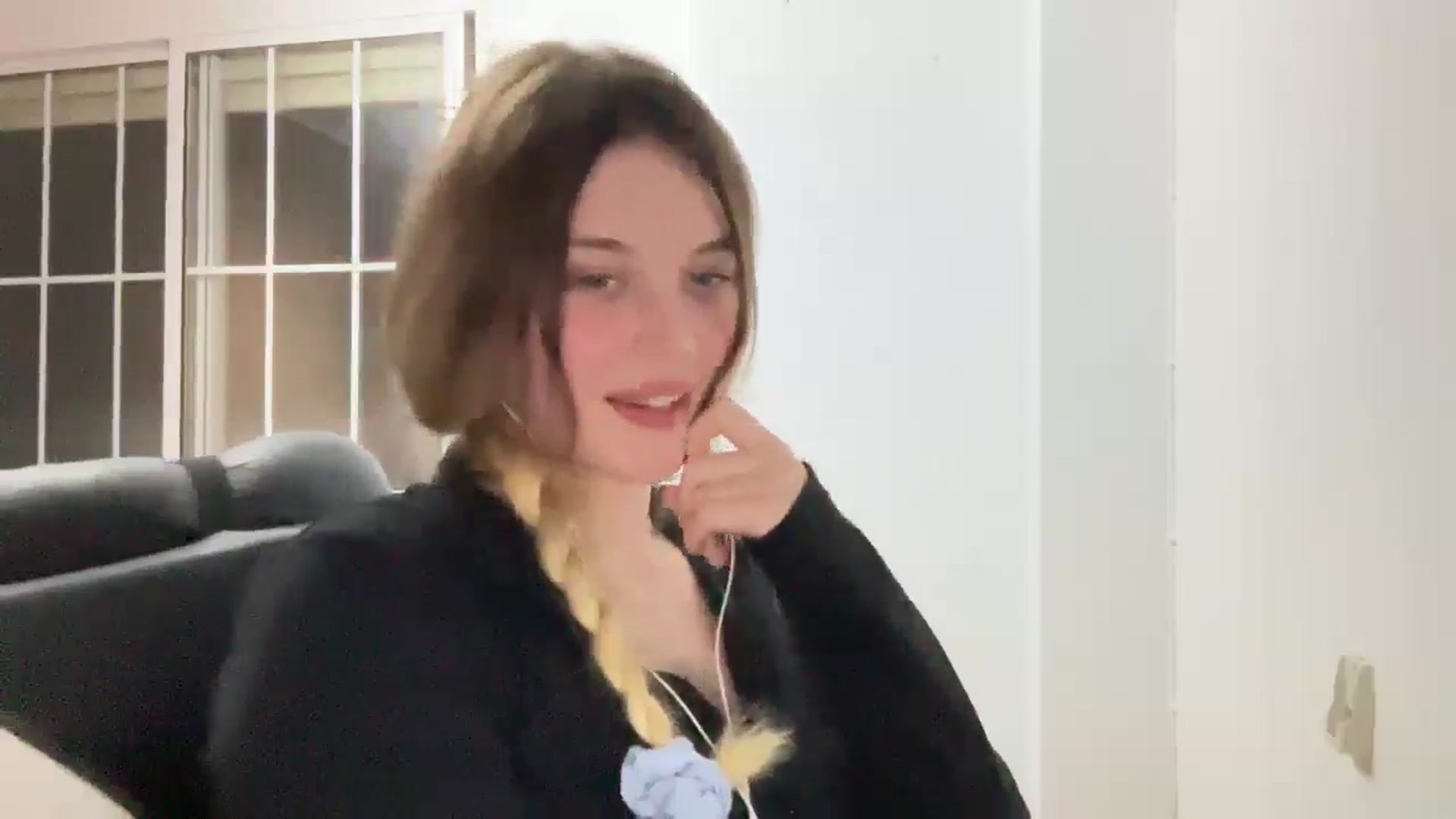 Gallery image thumbnail from BuckwheatLady's myfreecams stream on, 10/29/2025, 20:18 image 15 of 20