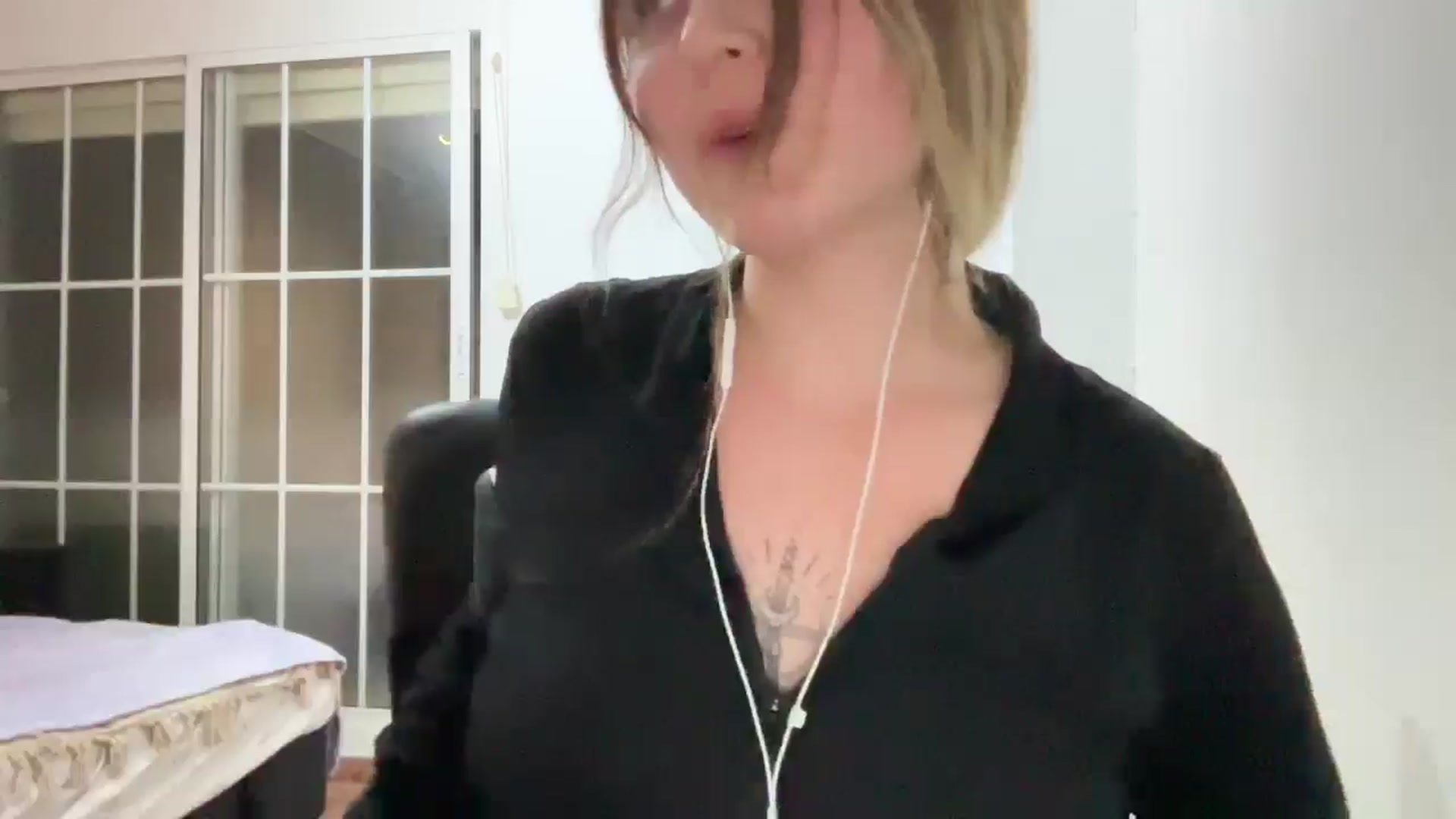 Gallery image thumbnail from BuckwheatLady's myfreecams stream on, 10/29/2025, 20:18 image 5 of 20